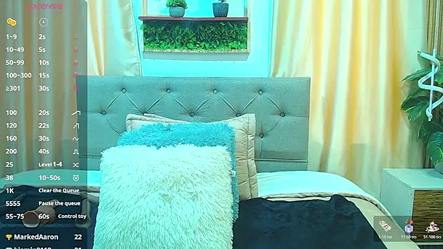 Snapshot of sasi_luna chatting on 11.23.25 sasi luna online show from 11.23.25