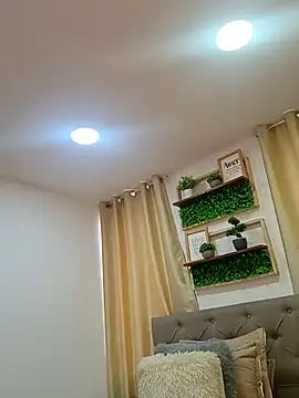 Snapshot of sasi_luna chatting on 11.25.25 sasi luna online show from 11.25.25