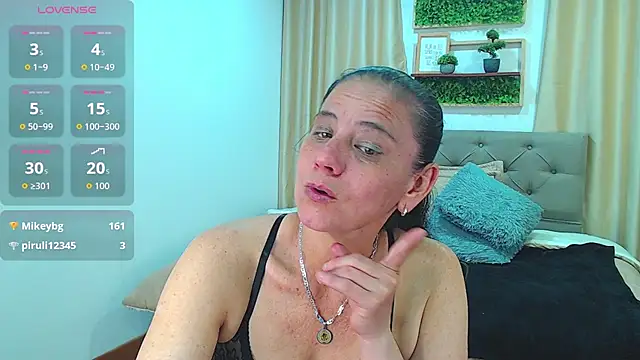 Snapshot of sasi_luna chatting on 11.29.25 sasi luna online show from 11.29.25