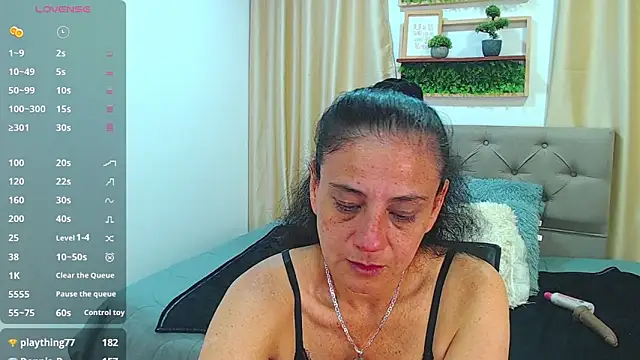 Snapshot of sasi_luna chatting on 12.05.25 sasi luna online show from 12.05.25