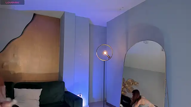 MiaFarrell  online show from 11.25.25