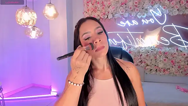 IsabelBornner online show from 12.22.25