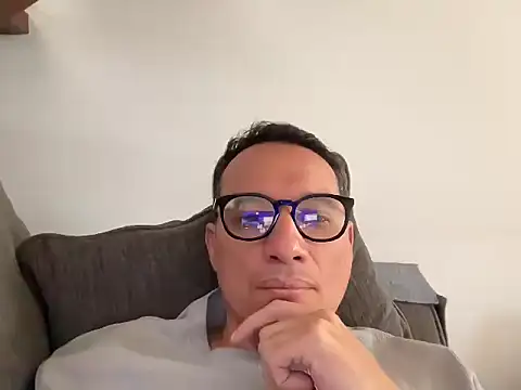 Snapshot of alex_ruiz85 chatting on 01.05.26 alex ruiz85 online show from 01.05.26