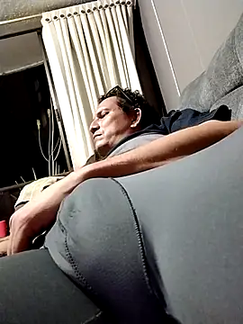 Bombi22 online show from 02.20.25