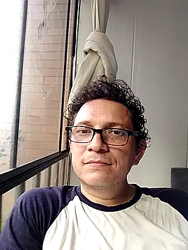 Bombi22 online show from 10.05.25