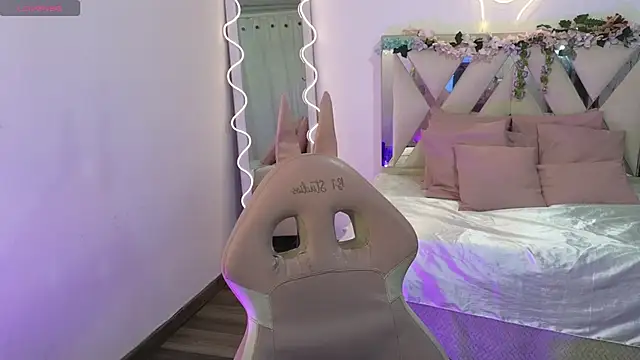 Snapshot of kittystart_tay chatting on 02.11.25 kittystart tay online show from 02.11.25