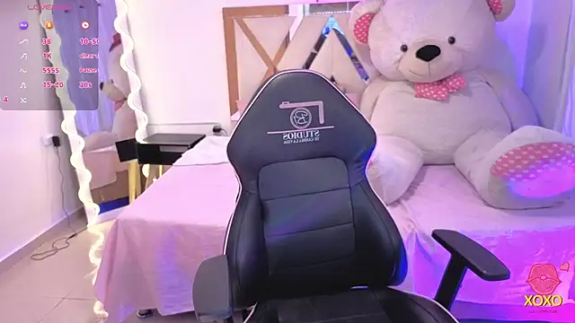 Snapshot of kittystart_tay chatting on 09.30.25 kittystart tay online show from 09.30.25