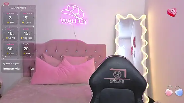 Snapshot of kittystart_tay chatting on 10.13.25 kittystart tay online show from 10.13.25