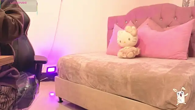 Snapshot of kittystart_tay chatting on 11.30.25 kittystart tay online show from 11.30.25