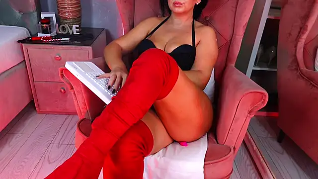 Snapshot of AQueenMonica chatting on 11.10.25 AQueenMonica online show from 11.10.25