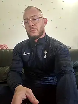 Snapshot of jourdinio13 chatting on 11.16.25 jourdinio13 online show from 11.16.25