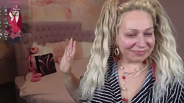 Snapshot of Penelope_Pinky chatting on 02.10.25 Penelope Pinky online show from 02.10.25