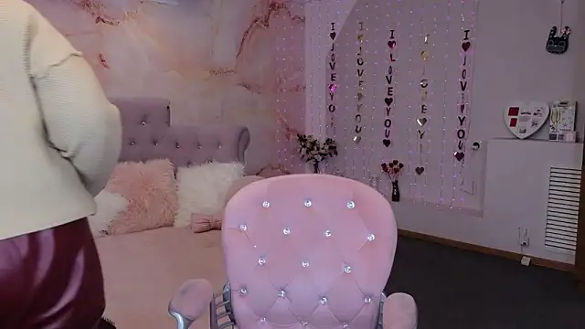 Snapshot of Penelope_Pinky chatting on 03.14.25 Penelope Pinky online show from 03.14.25