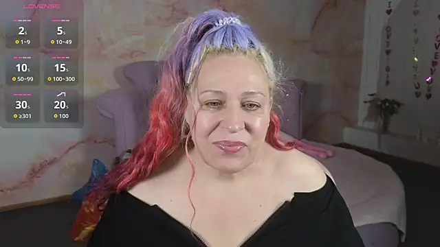 Snapshot of Penelope_Pinky chatting on 11.26.25 Penelope Pinky online show from 11.26.25