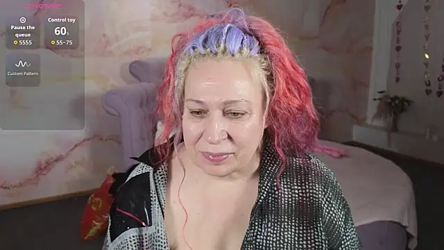 Snapshot of Penelope_Pinky chatting on 11.29.25 Penelope Pinky online show from 11.29.25