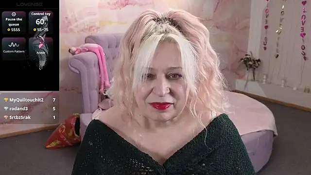 Snapshot of Penelope_Pinky chatting on 04.22.26 Penelope Pinky online show from 04.22.26