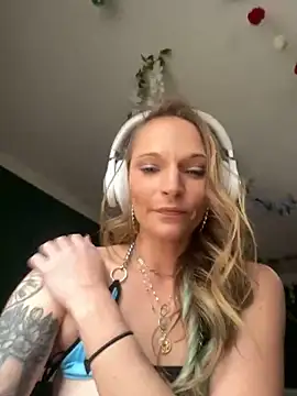 PrettiPluto online show from 01.10.25