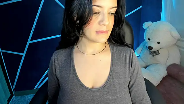 Snapshot of milufontier chatting on 12.31.24 milufontier online show from 12.31.24