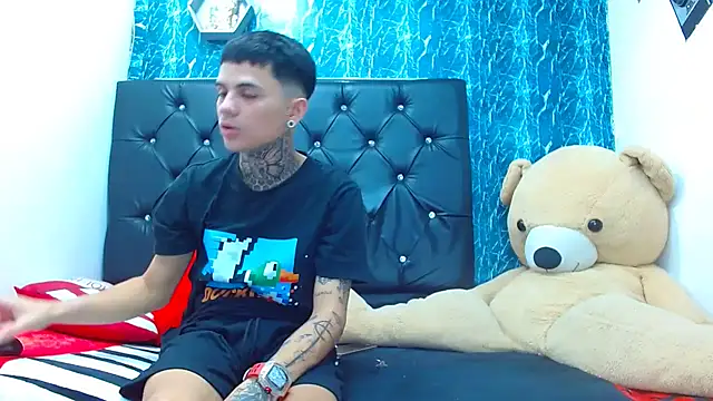 Snapshot of exotic_hot_couple chatting on 01.17.25 exotic hot couple online show from 01.17.25