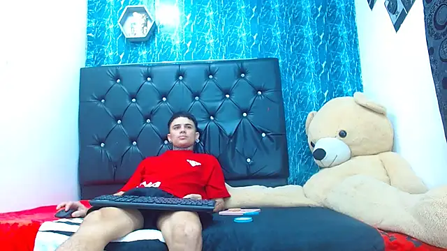 Snapshot of exotic_hot_couple chatting on 01.31.25 exotic hot couple online show from 01.31.25