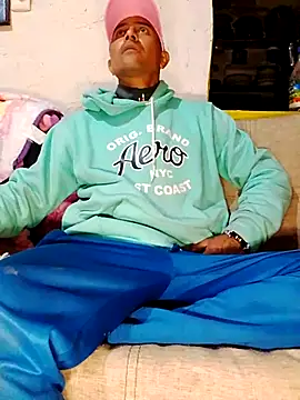 Snapshot of NewBe9D9 chatting on 11.26.25 NewBe9D9 online show from 11.26.25