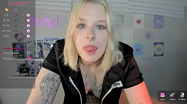 Snapshot of tender_kiitty chatting on 01.18.25 tender kiitty online show from 01.18.25