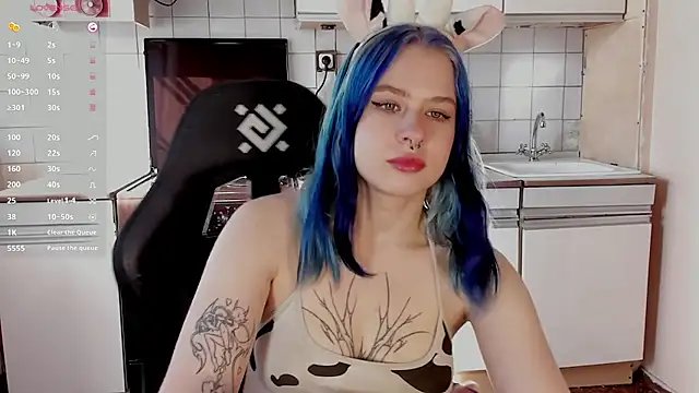 Snapshot of tender_kiitty chatting on 09.11.25 tender kiitty online show from 09.11.25