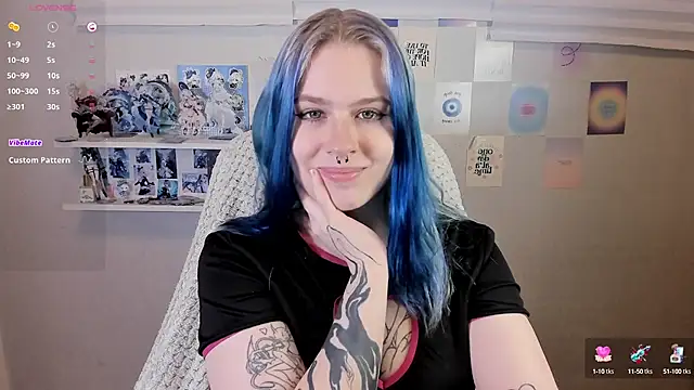 Snapshot of tender_kiitty chatting on 10.10.25 tender kiitty online show from 10.10.25