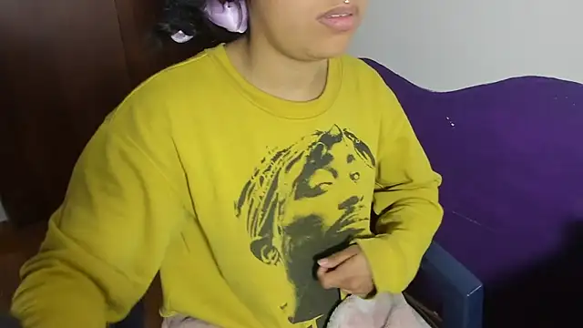 Snapshot of Natymontiell_ chatting on 12.21.24 Natymontiell online show from 12.21.24