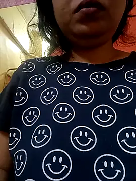 Snapshot of sunita-doll chatting on 11.19.25 sunita-doll online show from 11.19.25