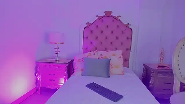 rebeca watsson online show from 11.21.25