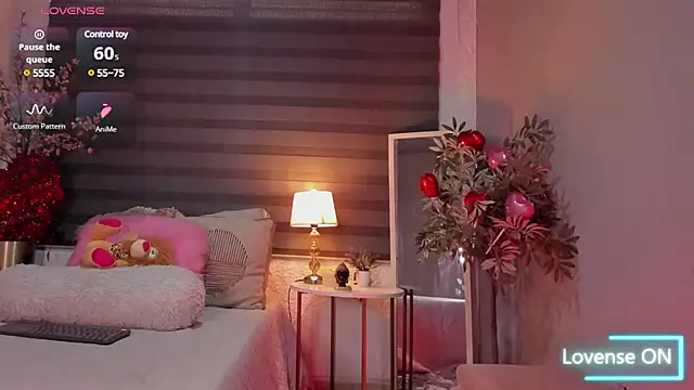 Snapshot of bella_arias chatting on 02.14.25 bella arias online show from 02.14.25