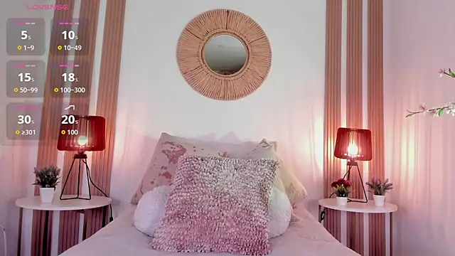 Snapshot of bella_arias chatting on 10.22.25 bella arias online show from 10.22.25