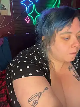 Snapshot of SleazeLouize chatting on 12.16.24 SleazeLouize online show from 12.16.24