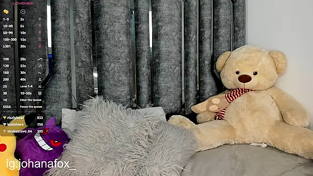 johanafox  online show from 12.22.24