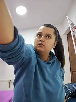 Miss balloonsmila online show from 11.15.25