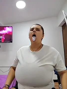 Miss balloonsmila online show from 11.30.25