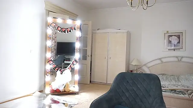 moonlight4u online show from 10.21.25