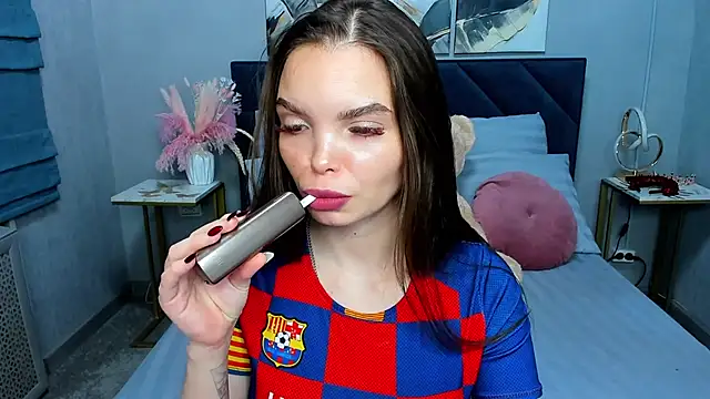 Curvy Dynamite  online show from 12.05.25