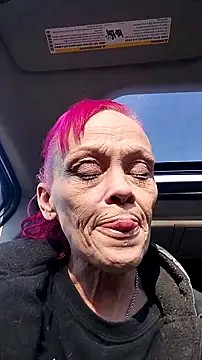 MommyMisfit online show from 12.20.25