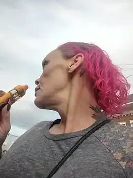 MommyMisfit online show from 04.14.26