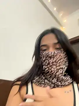 Snapshot of Kirti_Mittal chatting on 11.14.25 Kirti Mittal online show from 11.14.25