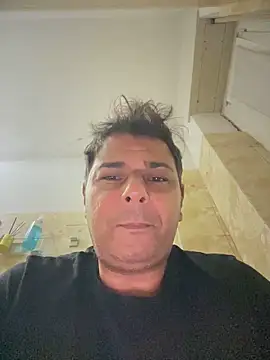 Snapshot of SecretlyDD chatting on 03.18.25 SecretlyDD online show from 03.18.25