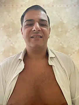 Snapshot of SecretlyDD chatting on 10.13.25 SecretlyDD online show from 10.13.25