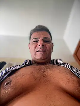 Snapshot of SecretlyDD chatting on 10.28.25 SecretlyDD online show from 10.28.25