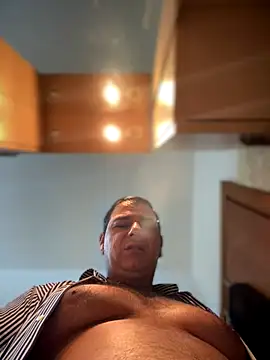 Snapshot of SecretlyDD chatting on 11.21.25 SecretlyDD online show from 11.21.25