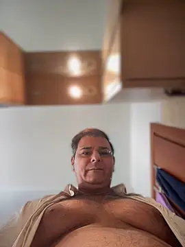 Snapshot of SecretlyDD chatting on 11.26.25 SecretlyDD online show from 11.26.25