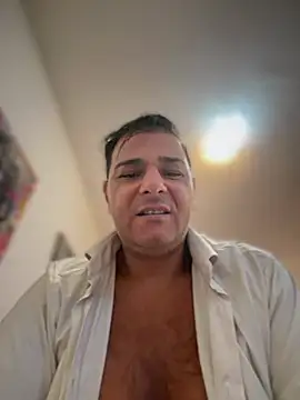 Snapshot of SecretlyDD chatting on 02.15.26 SecretlyDD online show from 02.15.26