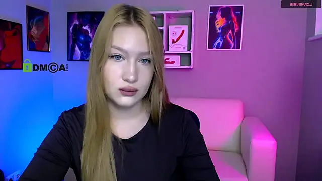 Snapshot of playful_sophie chatting on 12.05.25 playful sophie online show from 12.05.25