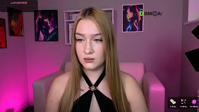 Snapshot of playful_sophie chatting on 12.18.25 playful sophie online show from 12.18.25